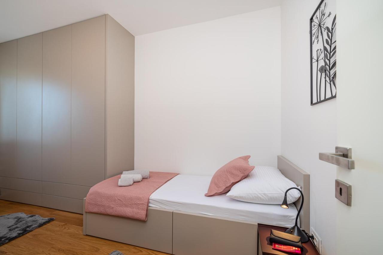 D-Apartment - With Garage And Balcony Zadar Eksteriør billede